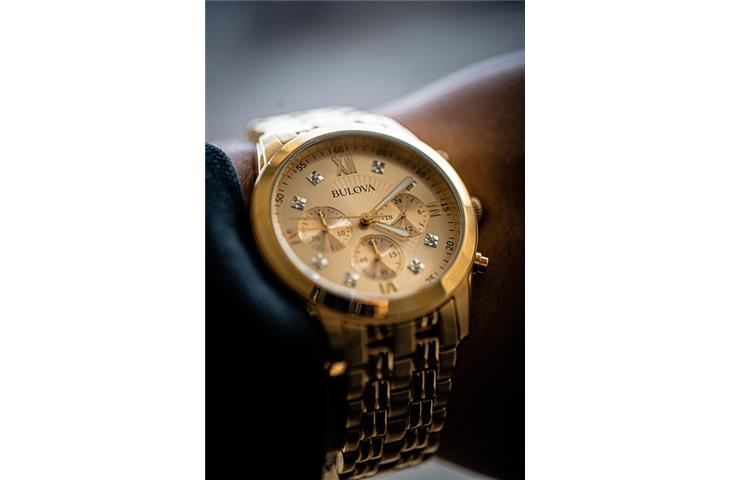 How to Embrace the Glamour of Rolex Daytona 6263 Gold